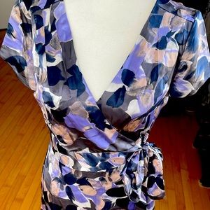 Like new Banana Republic wrap dress gorgeous print size 2 below knee